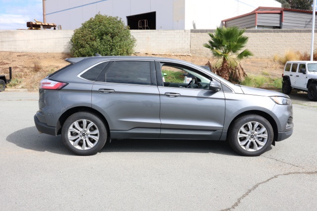 2023 Ford Edge Titanium photo 2