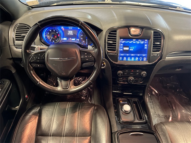 2018 Chrysler 300 S photo 16