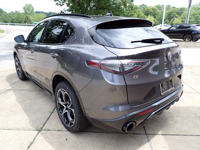 2025 Alfa Romeo Stelvio Sprint Base photo 3