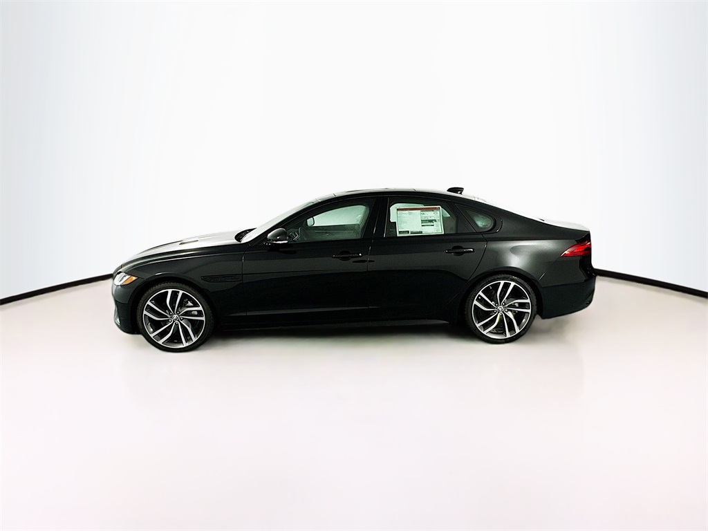 New 2024 Black Jaguar R-Dynamic SE image 8