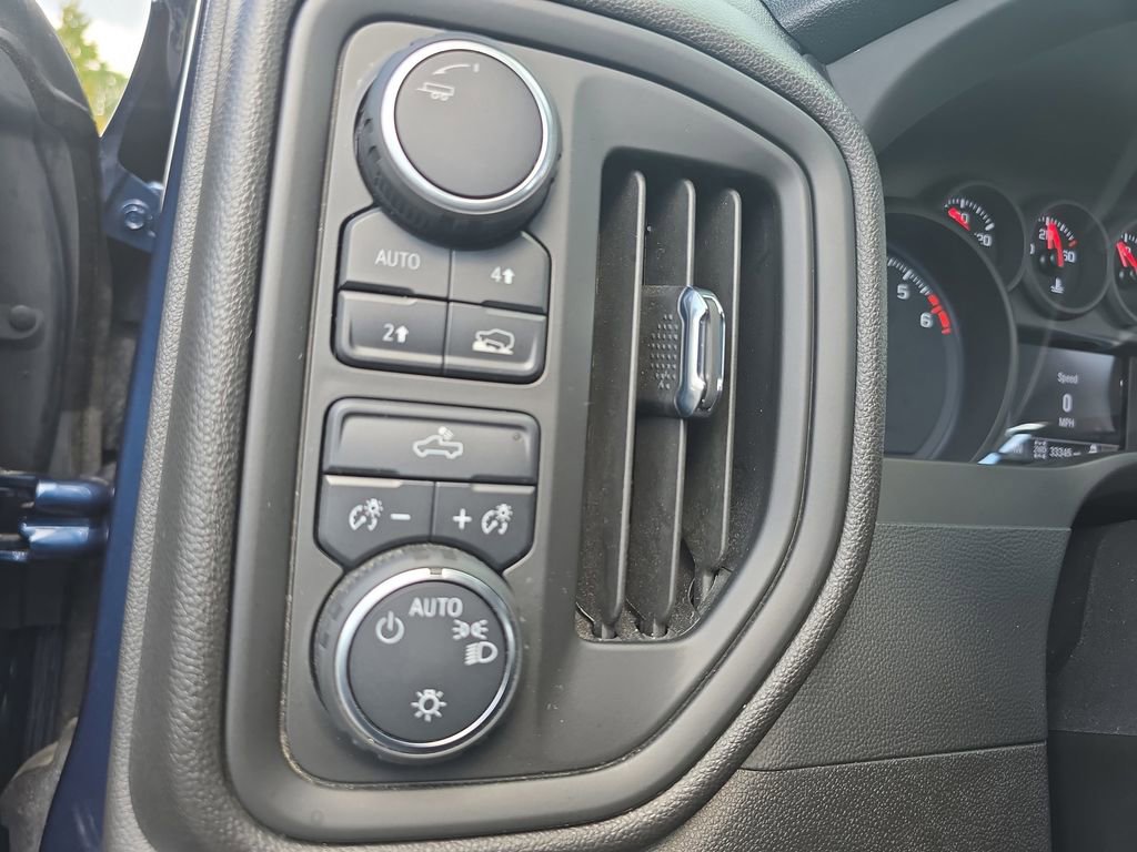 2023 Chevrolet Silverado 1500 Custom photo 23