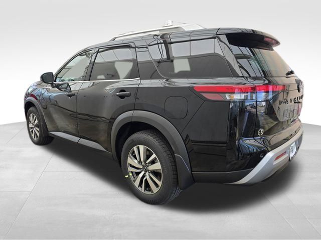 2025 Nissan Pathfinder SL photo 3