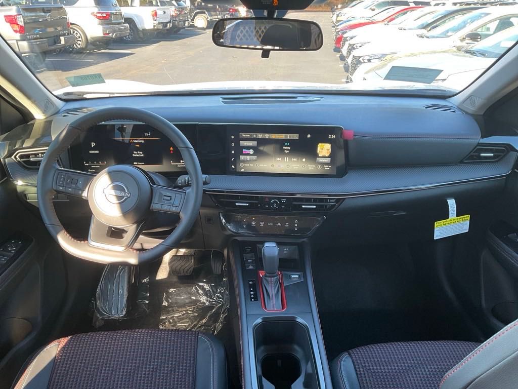 2025 Nissan Kicks SR photo 14