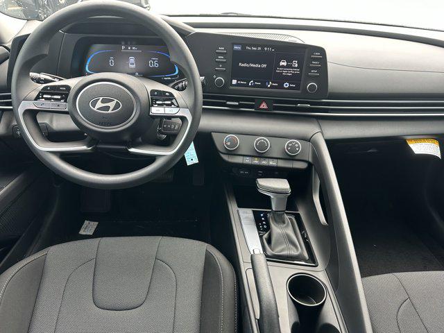 2025 Hyundai Elantra SE photo 20