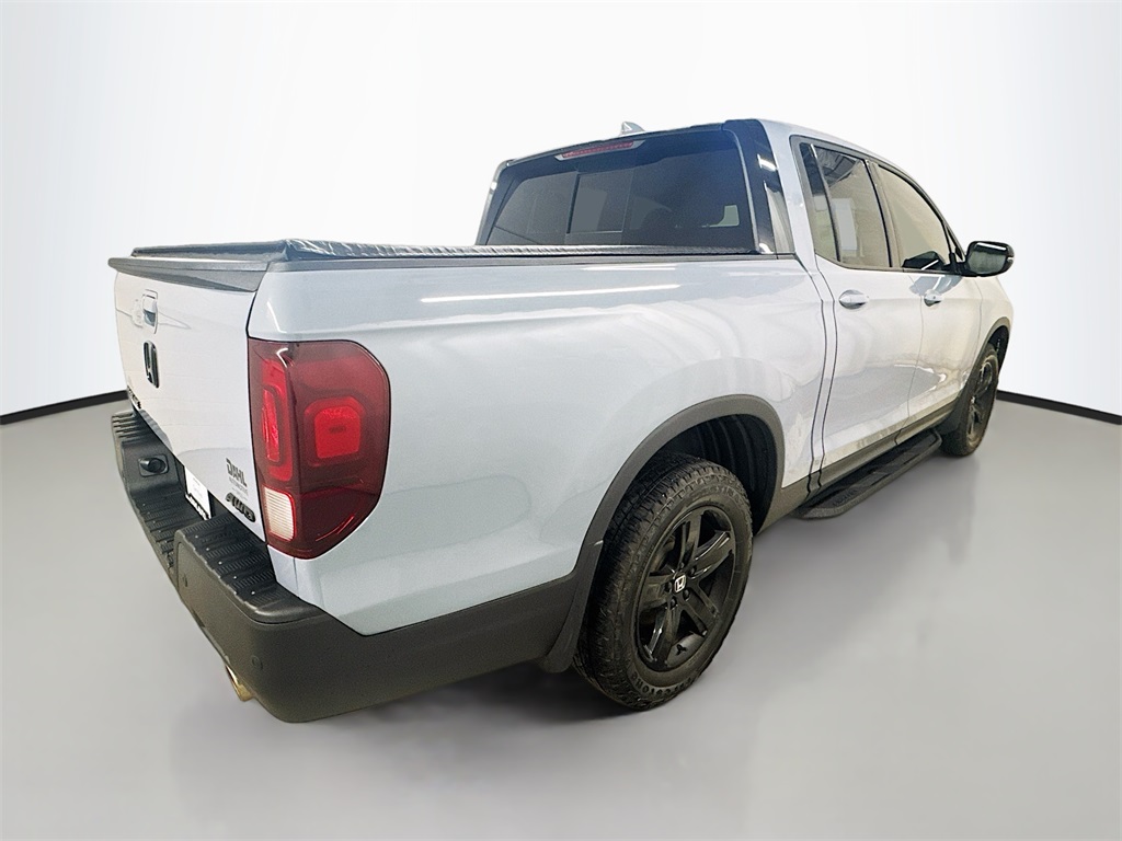 2023 Honda Ridgeline Black Edition photo 3