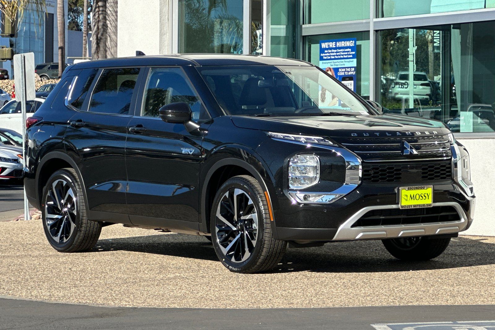 2025 Mitsubishi Outlander PHEV SE photo 2