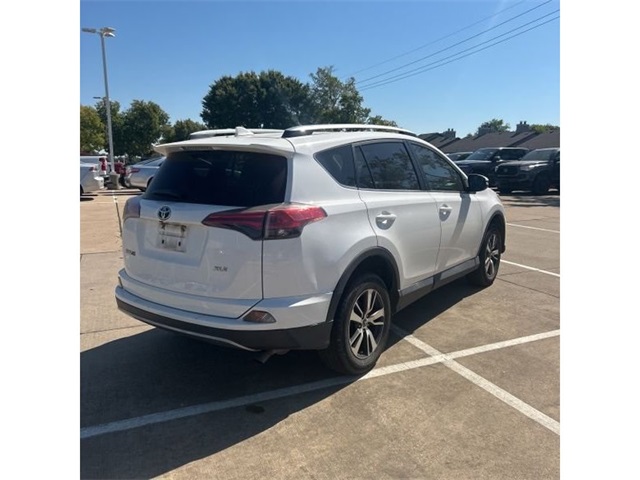 2017 Toyota RAV4 XLE photo 2