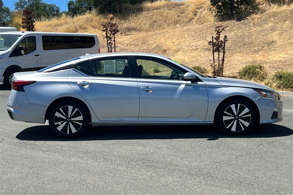 2022 Nissan Altima 2.5 SV photo 8