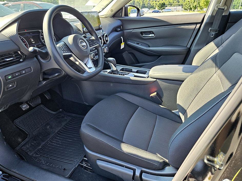 2025 Nissan Sentra SV photo 7