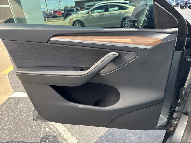 2024 Tesla Model Y Long Range photo 19