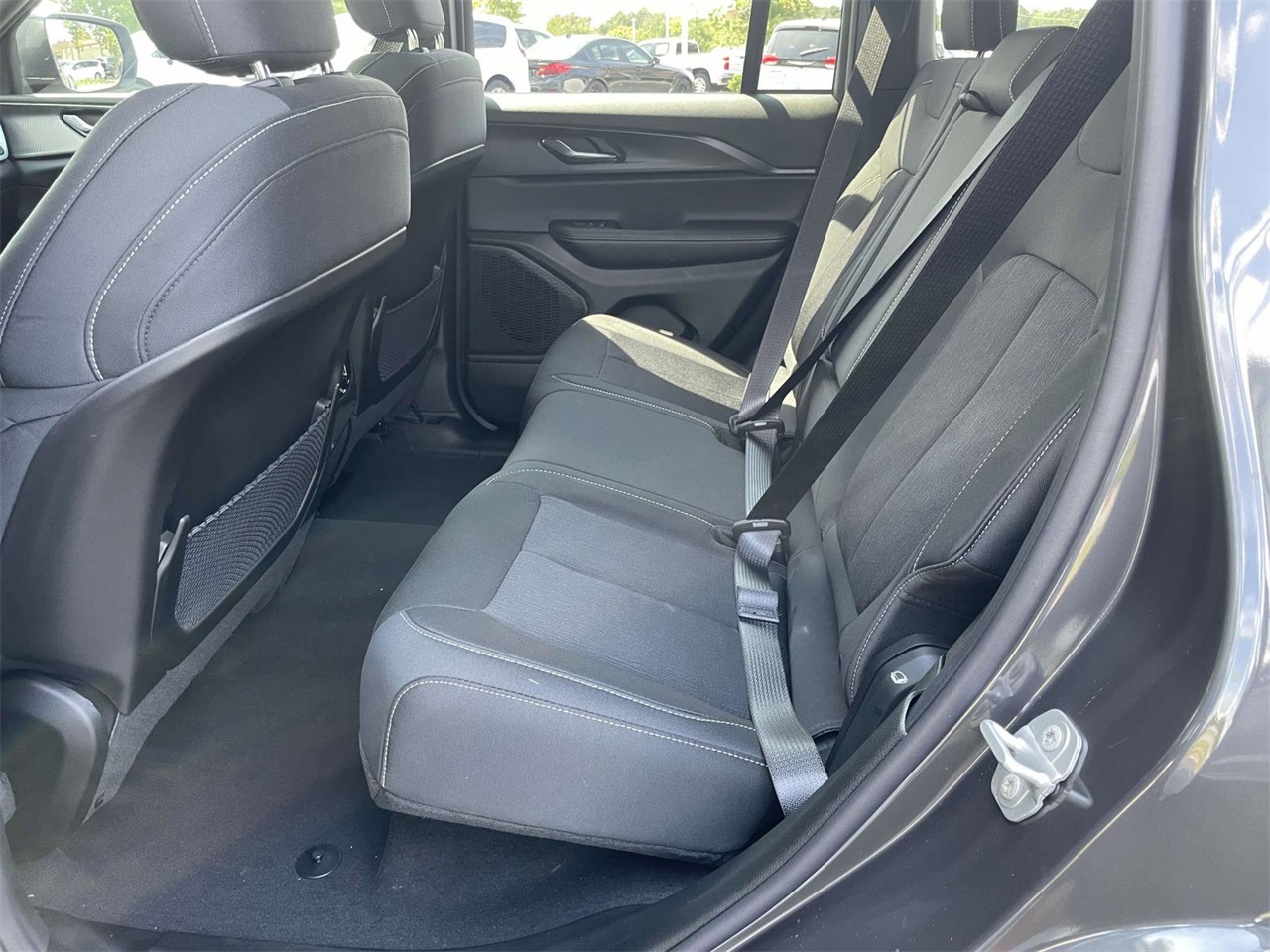 2025 Jeep Grand Cherokee Laredo photo 15
