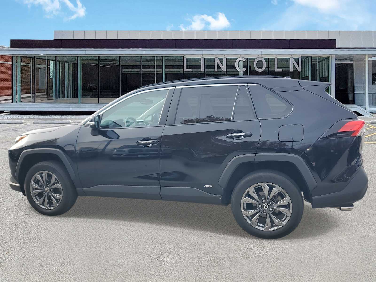 2022 Toyota RAV4 Hybrid XLE Premium photo 4