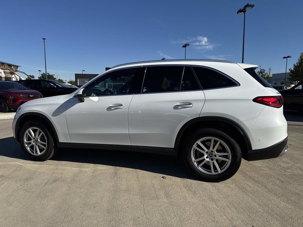 2026 Mercedes Benz GLC 300 4MATIC photo 2