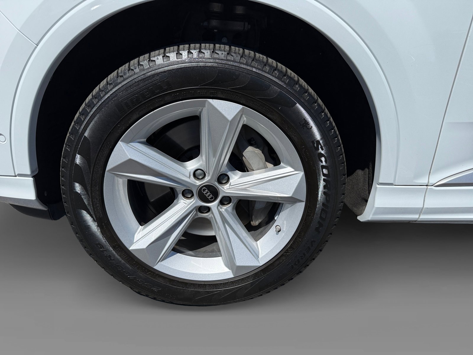 2022 Audi Q7 55 Premium photo 9