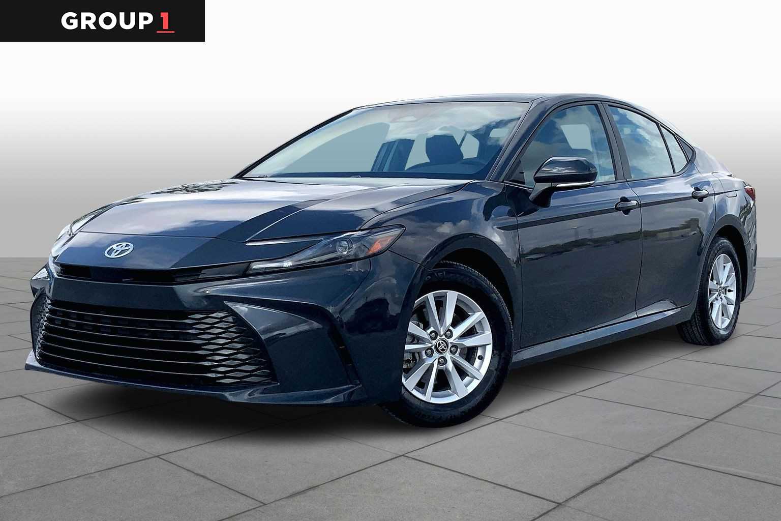 2025 Toyota Camry LE's photo