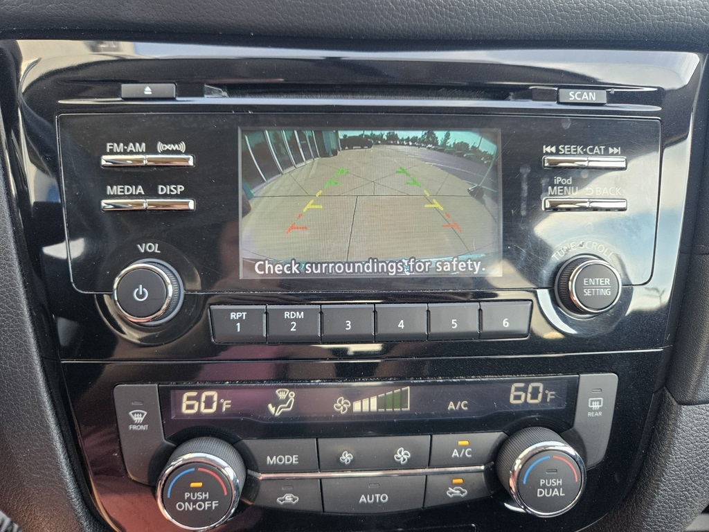 2017 Nissan Rogue SV photo 24