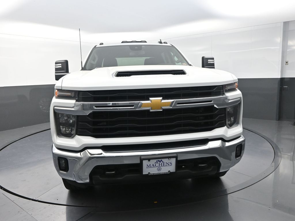 2024 Chevrolet Silverado 2500HD LT photo 2