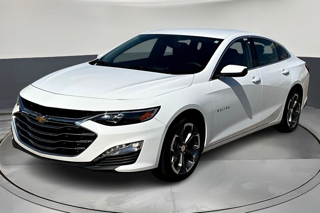 2024 Chevrolet Malibu 1LT photo 3