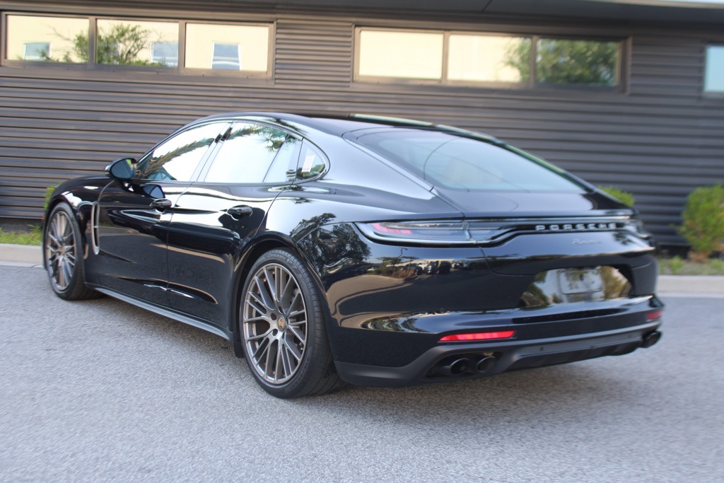 2023 Porsche Panamera Platinum photo 3