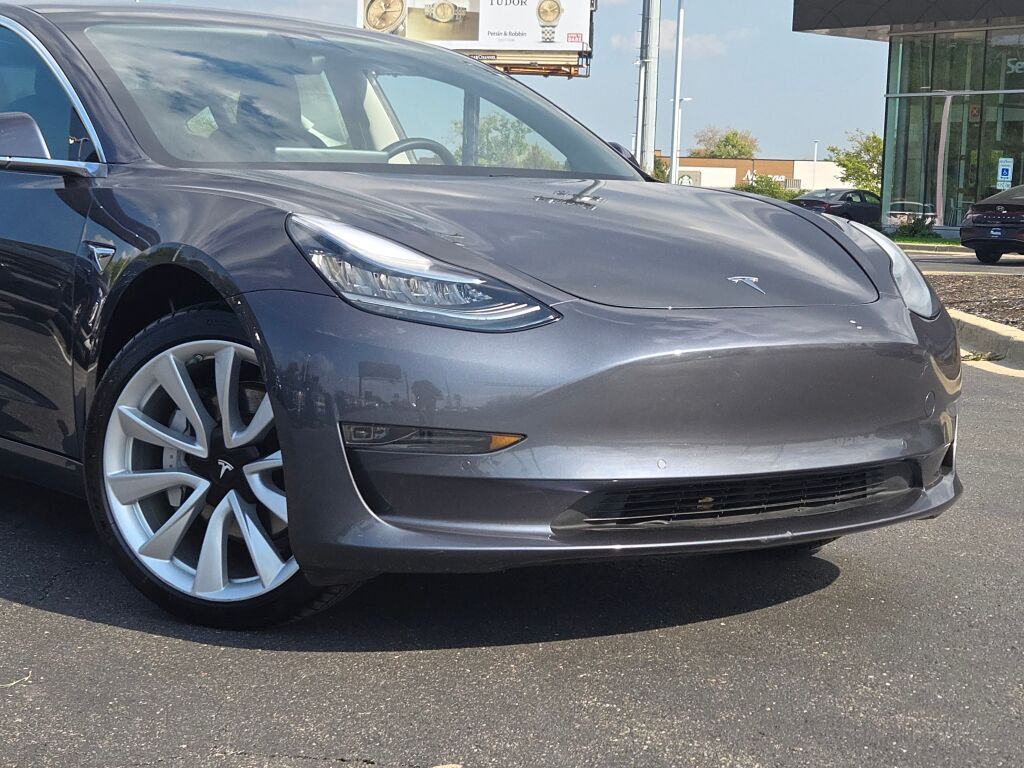 2020 Tesla Model 3 Standard Range Plus photo 2