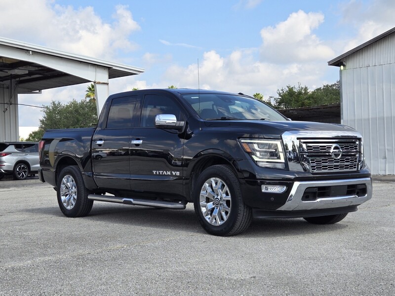 2020 Nissan Titan SL Crew Cab photo 4