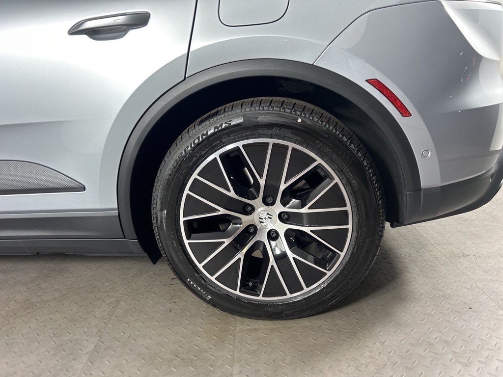 2025 Porsche Macan Electric photo 9