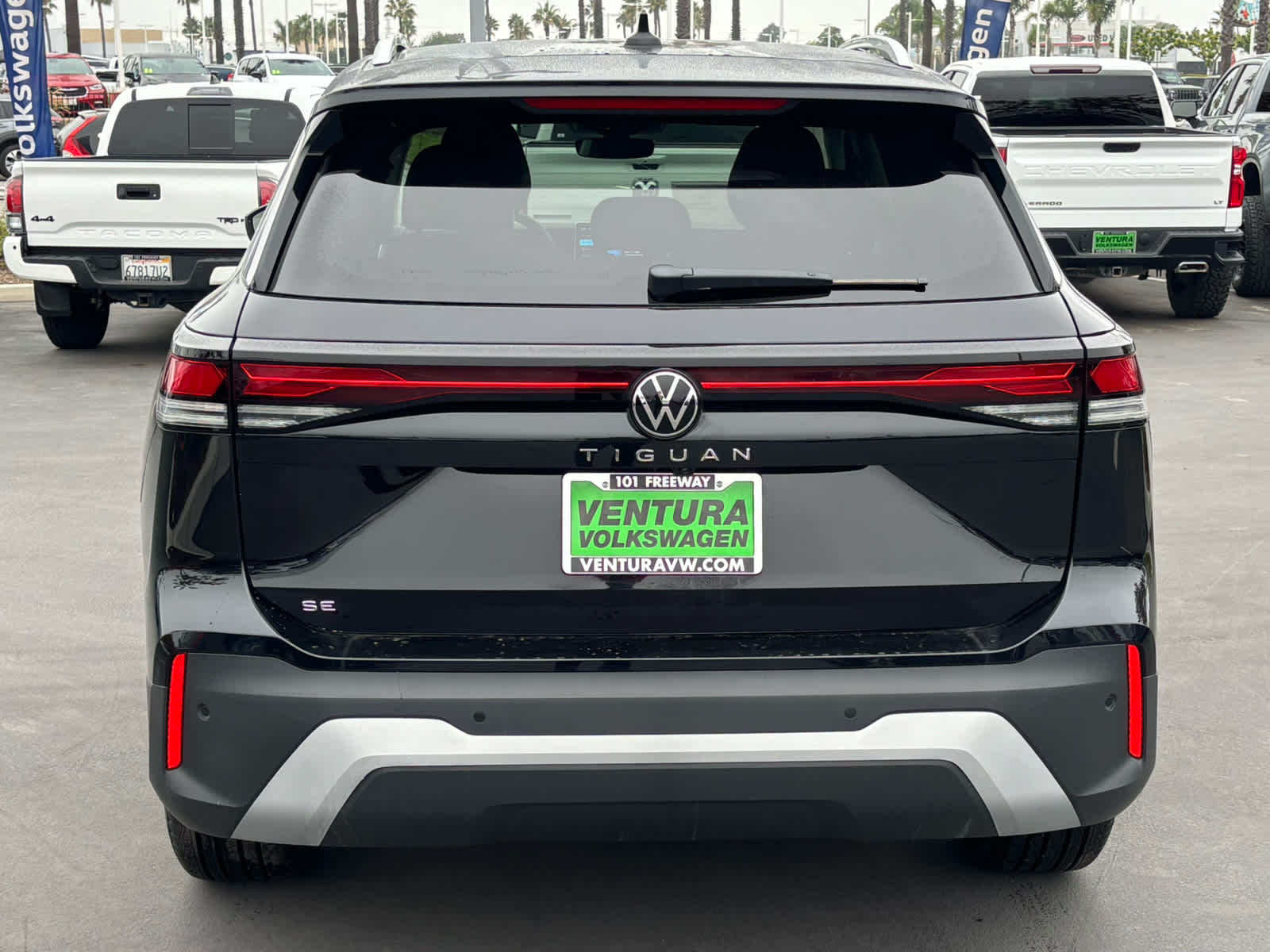2025 Volkswagen Tiguan SE photo 3