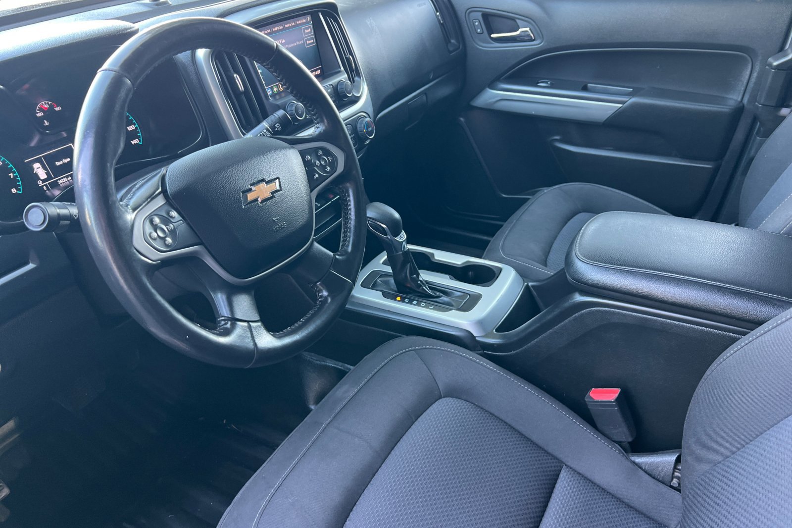 2022 Chevrolet Colorado LT photo 9