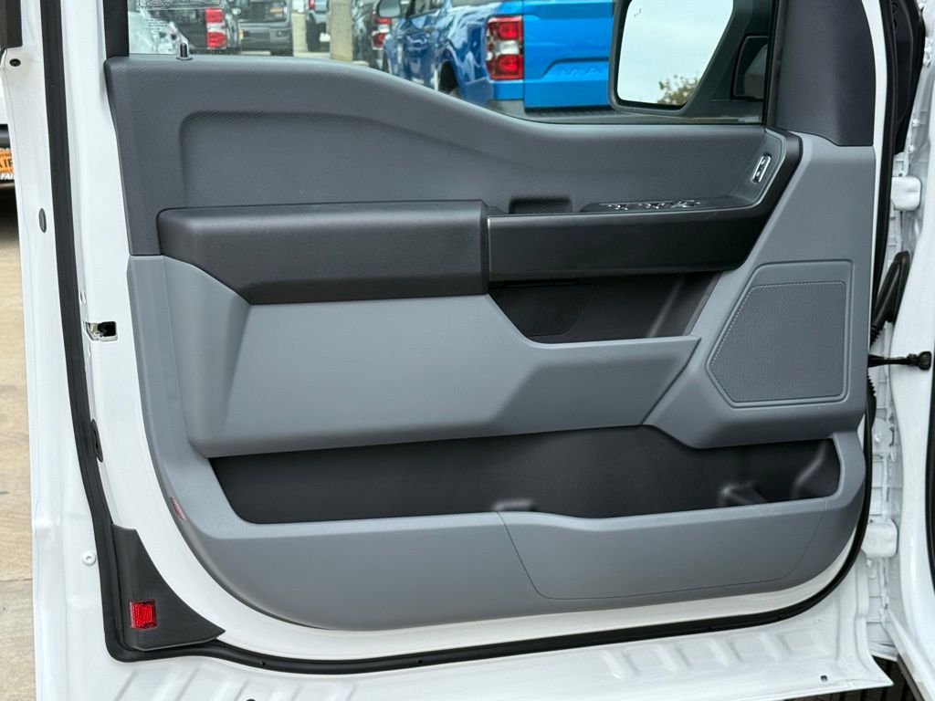 2025 Ford F-150 XL photo 13