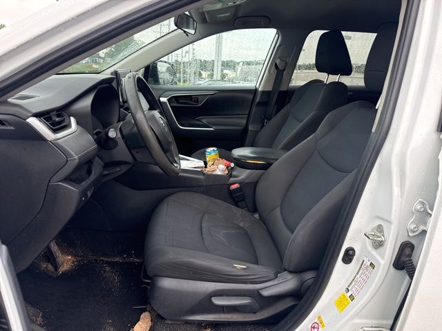 2019 Toyota RAV4 LE photo 8