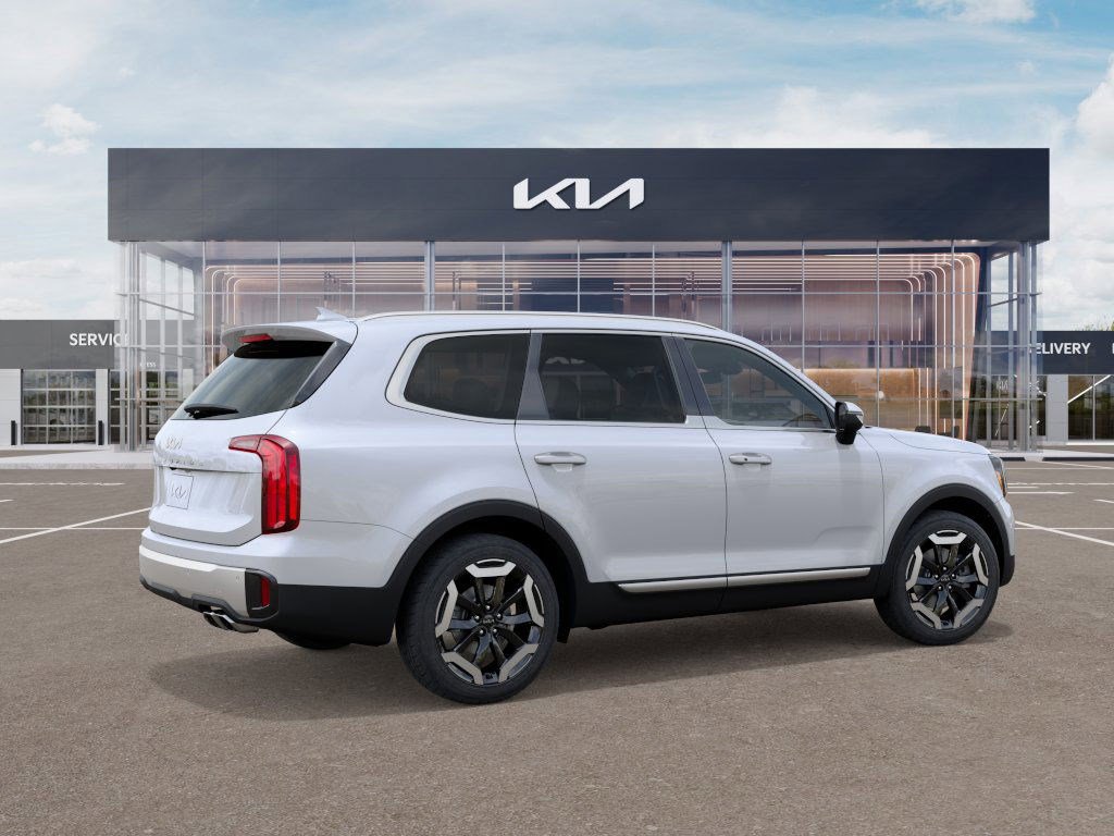 2025 Kia Telluride S photo 3