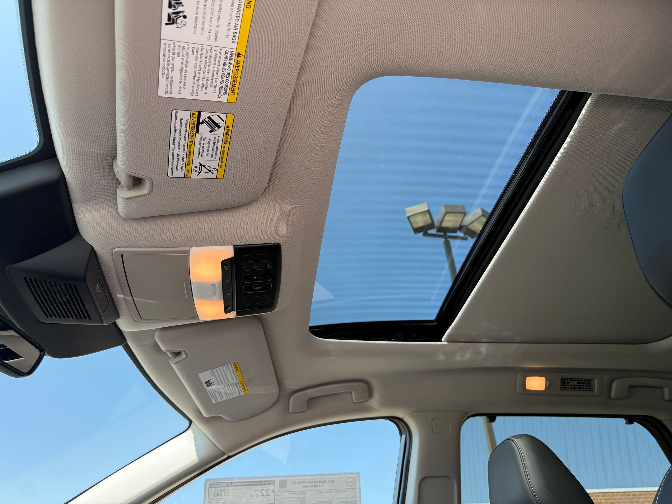 2025 Nissan Pathfinder Platinum photo 13