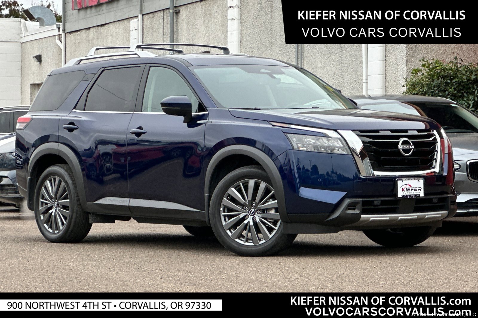2025 Nissan Pathfinder SL's photo