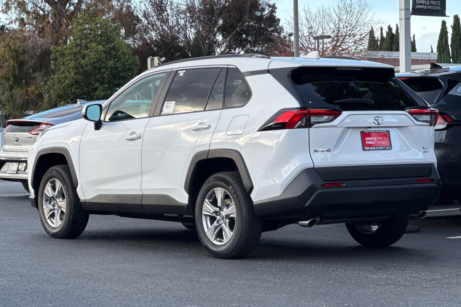 2025 Toyota RAV4 XLE photo 2