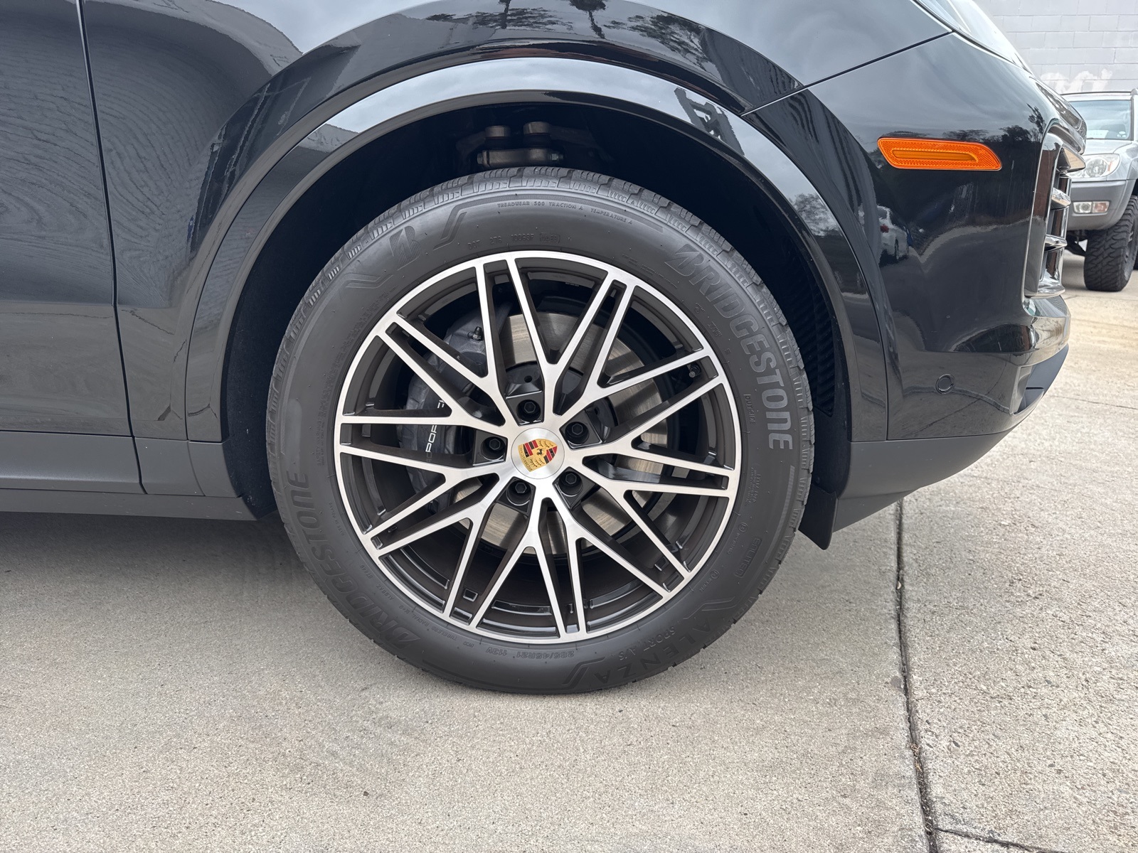 2024 Porsche Cayenne Base photo 9