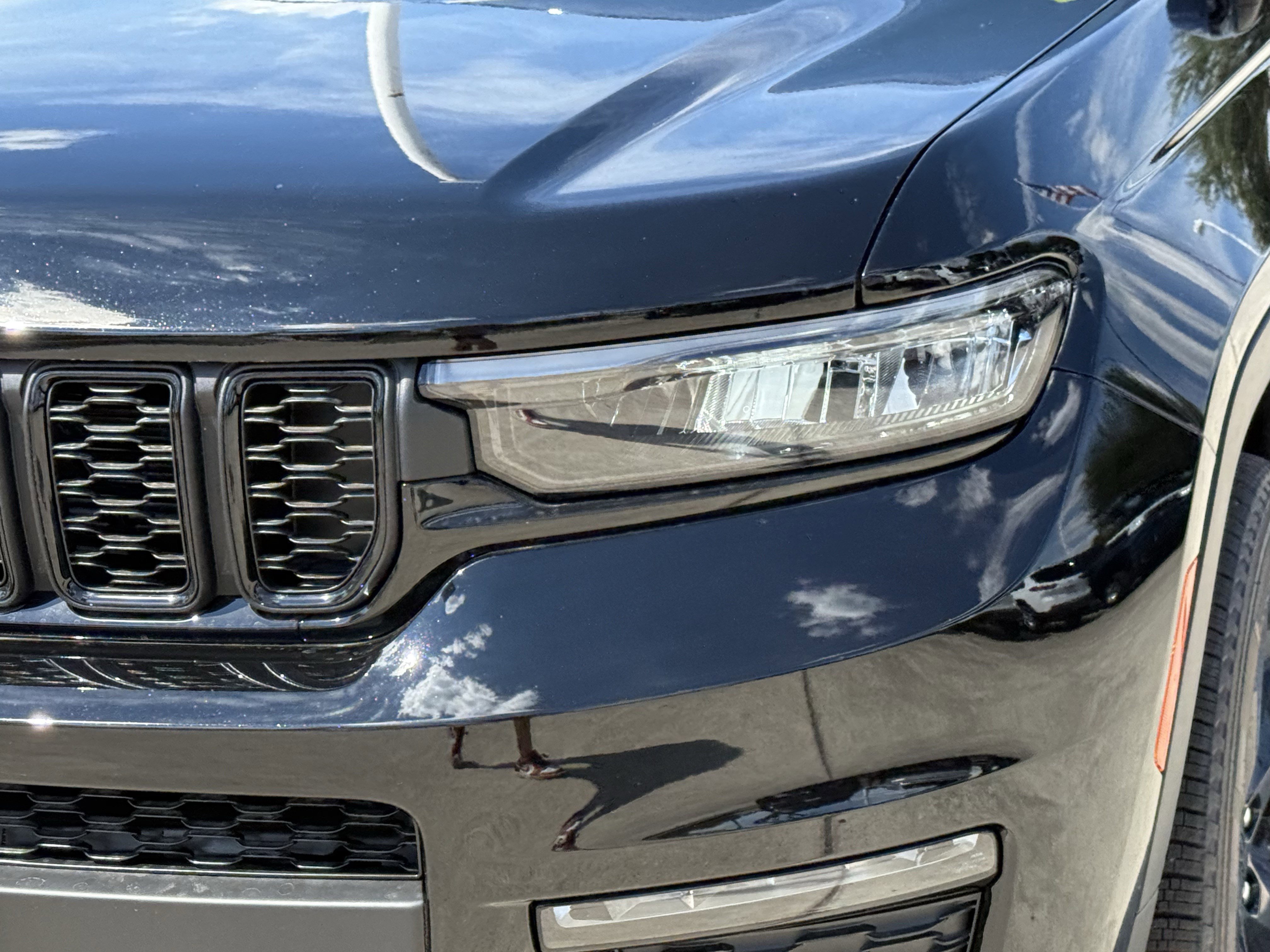 2025 Jeep Grand Cherokee Limited photo 4