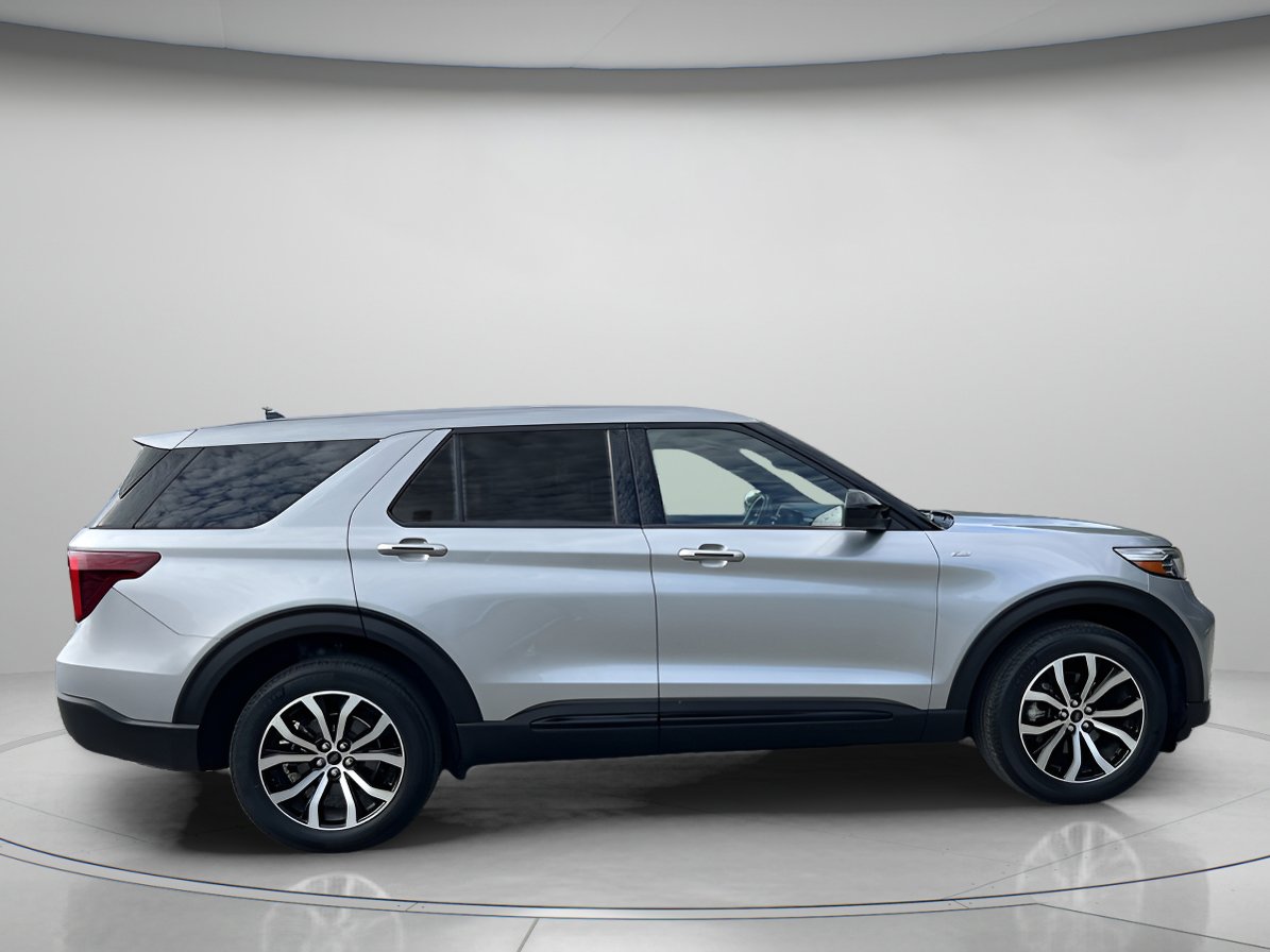 2022 Ford Explorer ST-Line photo 2