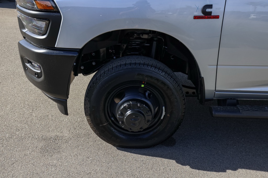 New 2026 Silver-Zynith Exterior Paint RAM Tradesman image 10