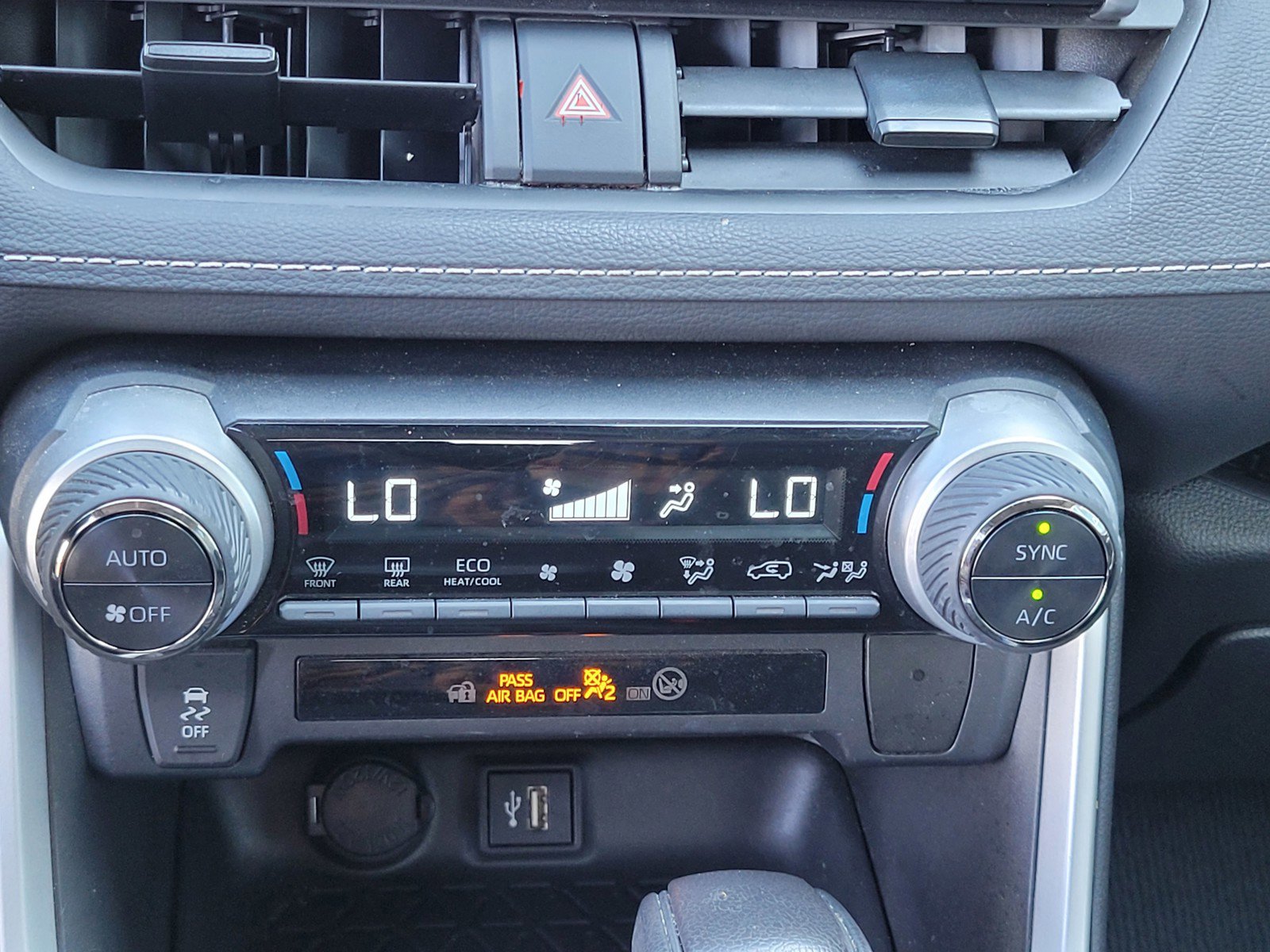 2023 Toyota RAV4 Hybrid XLE photo 17