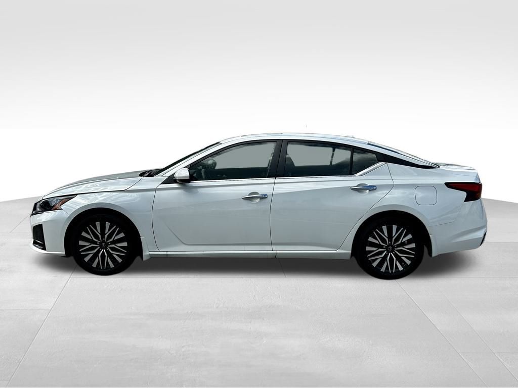2024 Nissan Altima 2.5 SV photo 3