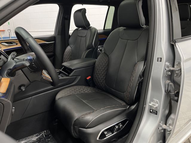 2023 Jeep Grand Cherokee L Summit Reserve photo 4