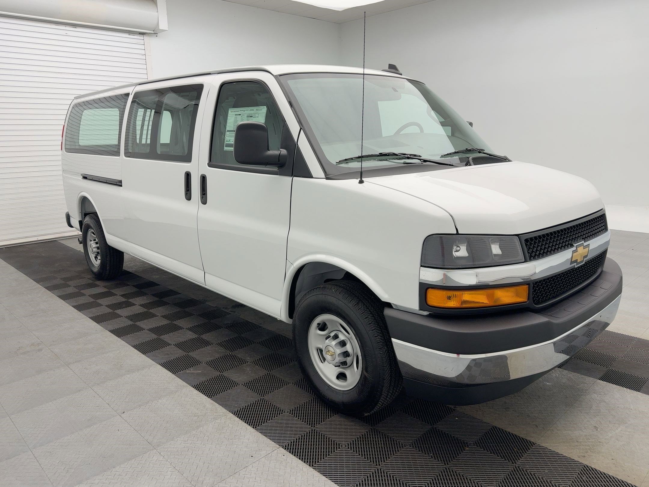 2025 Chevrolet Express Cargo 2500 photo 7