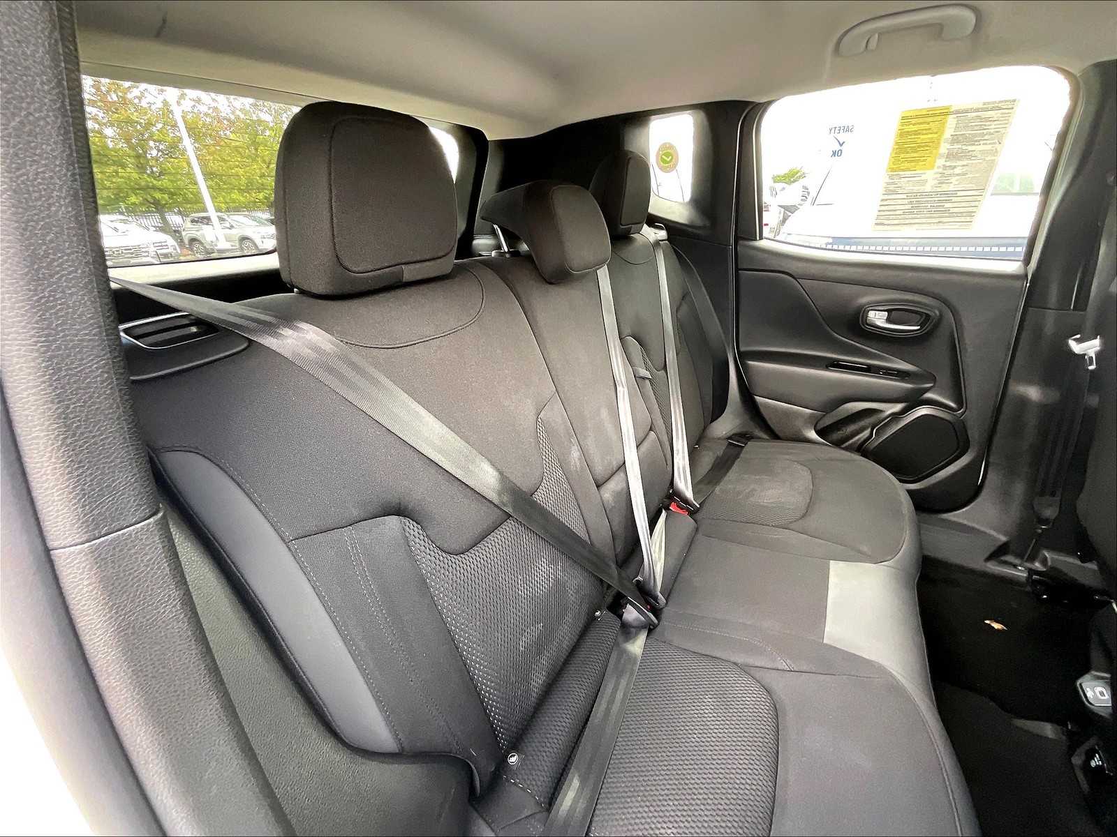 2020 Jeep Renegade Altitude photo 16
