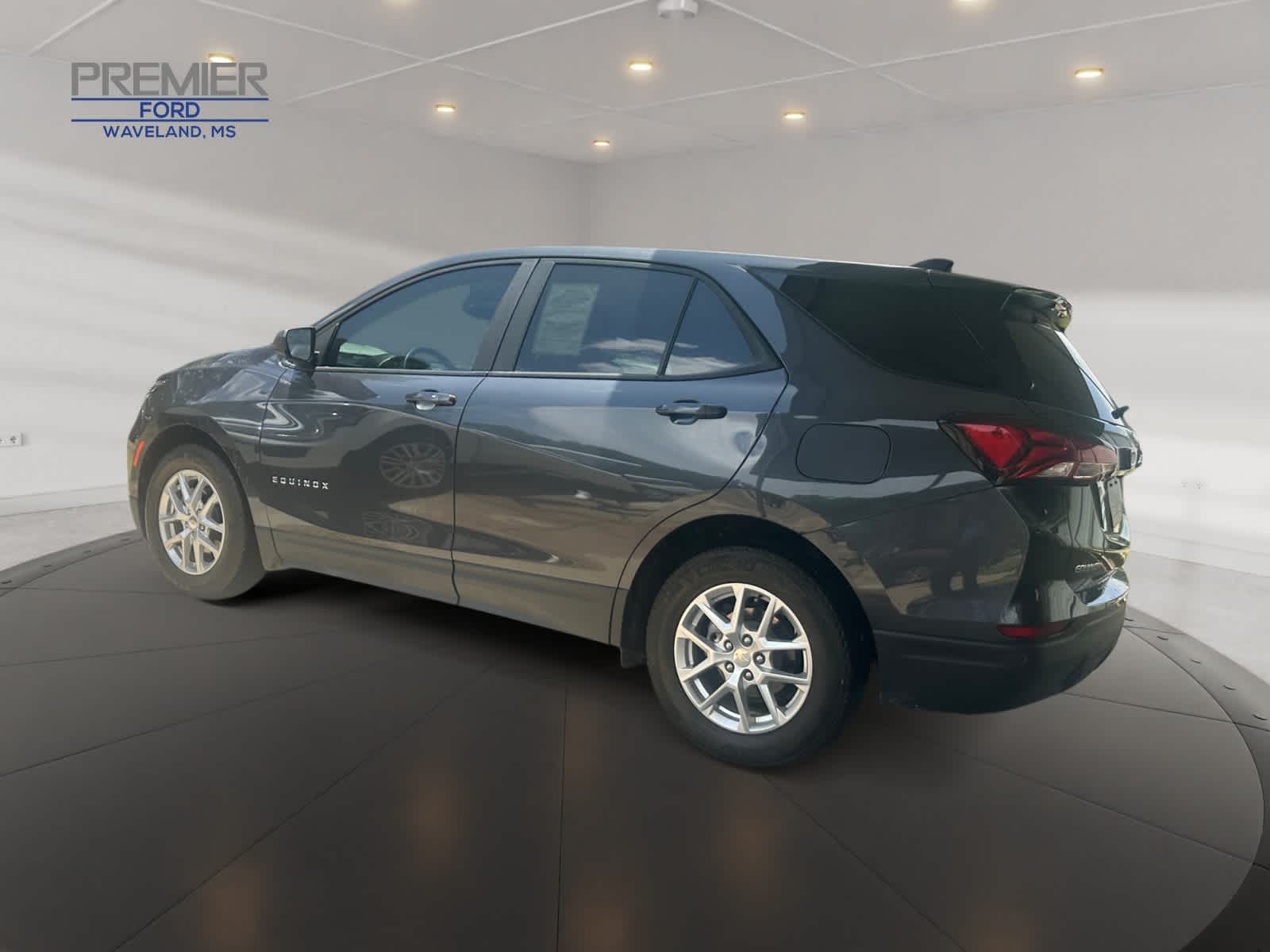 2022 Chevrolet Equinox LS photo 3