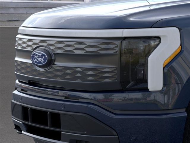 2025 Ford F-150 Lightning Lariat photo 16