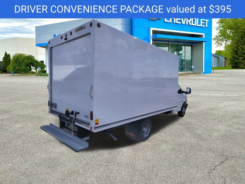 2025 Chevrolet Express Cutaway 3500 photo 3