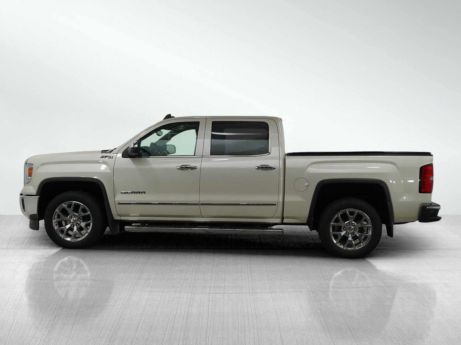 Used 2015 GMC Sierra 1500 SLT with VIN 3GTU2VEJ4FG460244 for sale in Roseville, Minnesota