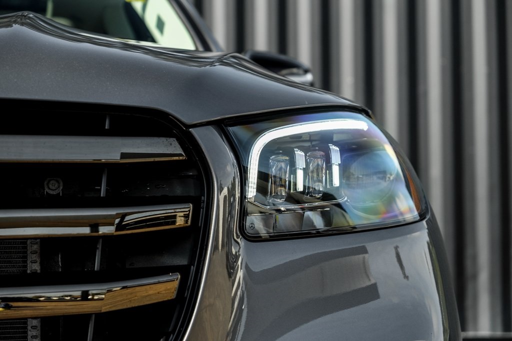 2026 Mercedes Benz GLS 450 4MATIC photo 4