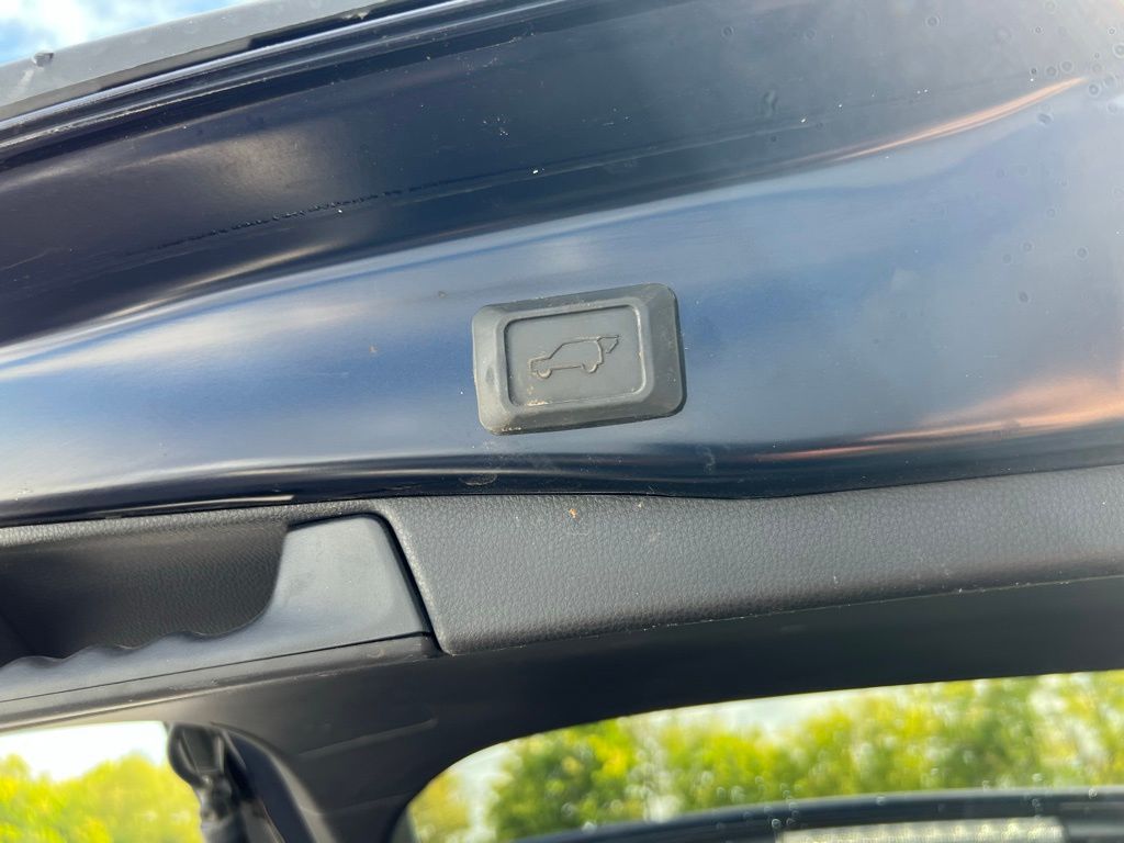 2023 Toyota RAV4 XLE Premium photo 23
