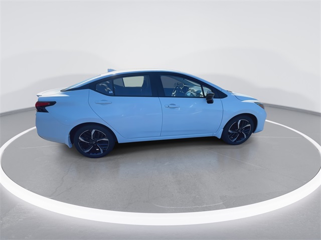 2025 Nissan Versa 1.6 SR photo 9